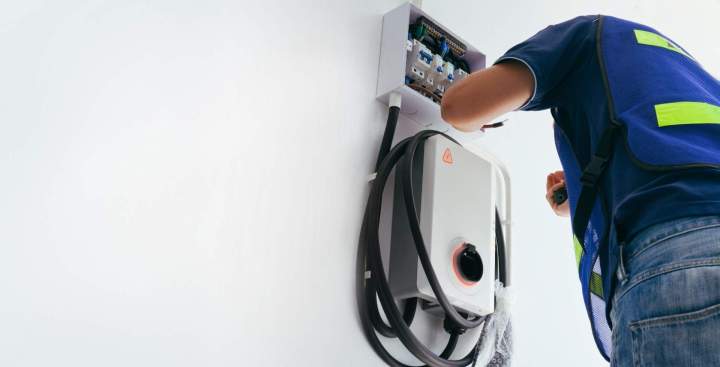 Maintenance borne de recharge Pau
